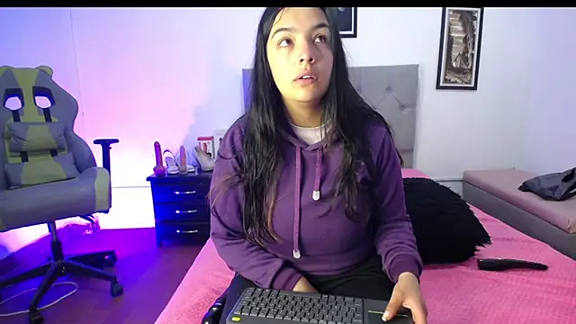 Snapshot of Esmeraldaa- chatting on September 2025 04:28:01 AM Esmeraldaa- online show from September 2025 04:28:01 AM