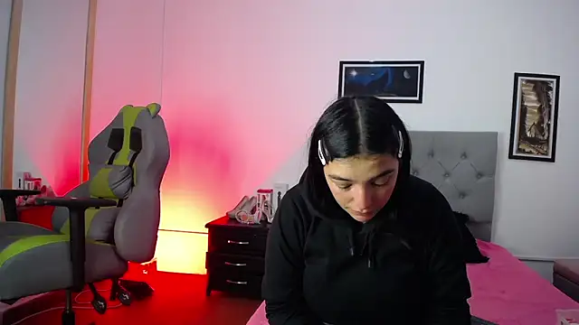 Snapshot of Esmeraldaa- chatting on October 2025 04:53:02 AM Esmeraldaa- online show from October 2025 04:53:02 AM