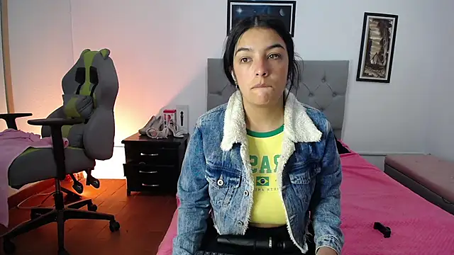 Snapshot of Esmeraldaa- chatting on October 2025 05:16:01 AM Esmeraldaa- online show from October 2025 05:16:01 AM