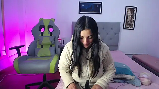 Snapshot of Esmeraldaa- chatting on October 2025 05:51:02 AM Esmeraldaa- online show from October 2025 05:51:02 AM