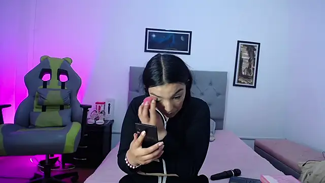 Snapshot of Esmeraldaa- chatting on October 2025 04:13:02 AM Esmeraldaa- online show from October 2025 04:13:02 AM