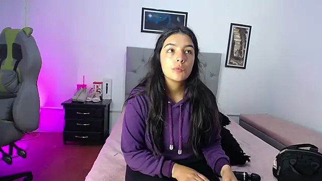 Snapshot of Esmeraldaa- chatting on October 2025 04:59:01 AM Esmeraldaa- online show from October 2025 04:59:01 AM