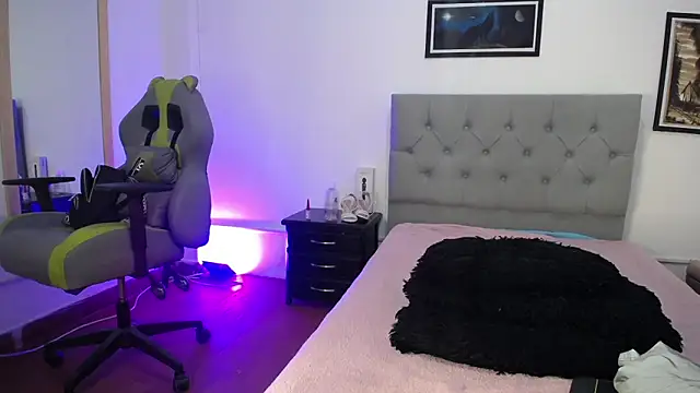 Snapshot of Esmeraldaa- chatting on November 2025 11:29:01 PM Esmeraldaa- online show from November 2025 11:29:01 PM