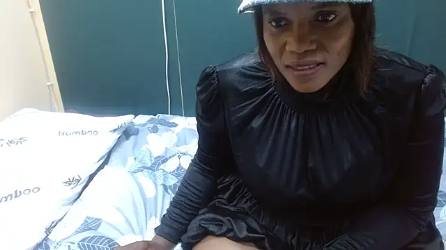 Snapshot of sexythae32 chatting on February 2026 04:32:01 PM sexythae32 online show from February 2026 04:32:01 PM