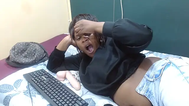 Snapshot of sexythae32 chatting on February 2026 07:54:01 PM sexythae32 online show from February 2026 07:54:01 PM