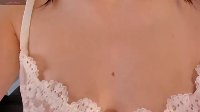 Snapshot of chloe_dreammm chatting on September 2025 12:30:01 PM chloe dreammm online show from September 2025 12:30:01 PM