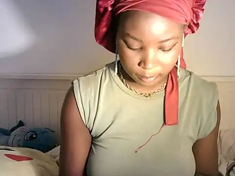 Snapshot of zoe215 chatting on June 2026 12:44:02 PM zoe215 online show from June 2026 12:44:02 PM