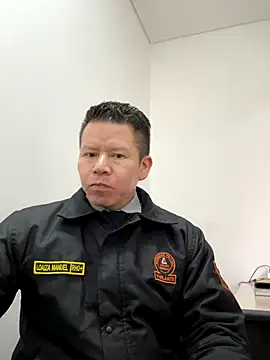 Manu0586 online show from October 2025 12:01:02 PM