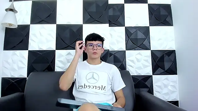 AndyFame1 online show from December 2025 06:49:02 PM