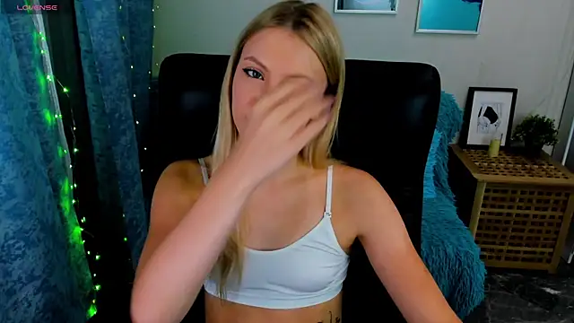 Snapshot of KatherineePierce chatting on September 2025 01:54:02 PM KatherineePierce online show from September 2025 01:54:02 PM