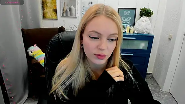 Snapshot of KatherineePierce chatting on October 2025 05:35:02 PM KatherineePierce online show from October 2025 05:35:02 PM