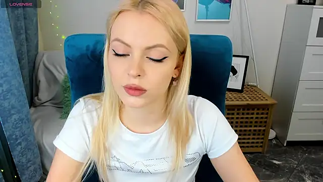 KatherineePierce online show from May 2026 03:17:02 PM