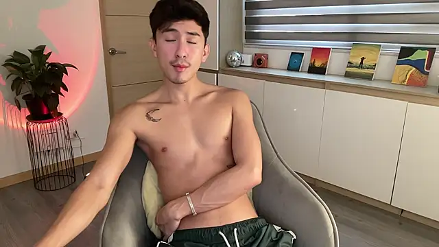 sweettaaron01 online show from October 2025 05:55:02 PM