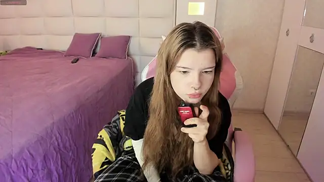 Cuddly Kitten online show from November 2025 07:19:01 AM