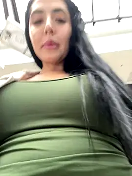 Snapshot of oh_nina chatting on September 2025 08:21:01 PM oh nina online show from September 2025 08:21:01 PM