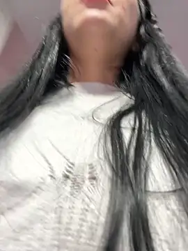 Snapshot of oh_nina chatting on September 2025 06:42:02 PM oh nina online show from September 2025 06:42:02 PM