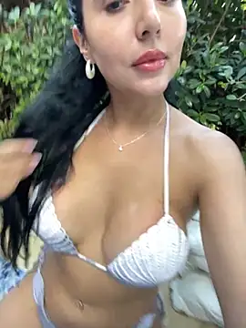 Snapshot of oh_nina chatting on October 2025 10:18:02 PM oh nina online show from October 2025 10:18:02 PM