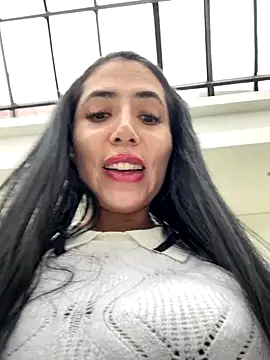 Snapshot of oh_nina chatting on November 2025 07:57:02 PM oh nina online show from November 2025 07:57:02 PM