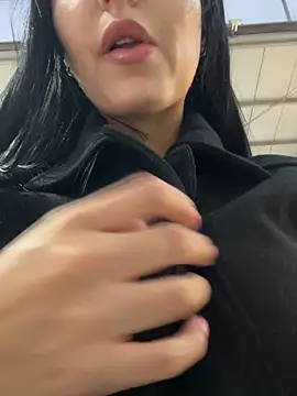 Snapshot of oh_nina chatting on November 2025 10:43:01 PM oh nina online show from November 2025 10:43:01 PM