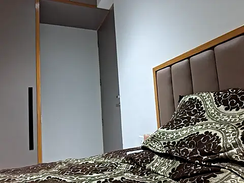 Vince-18 online show from October 2025 04:39:01 PM