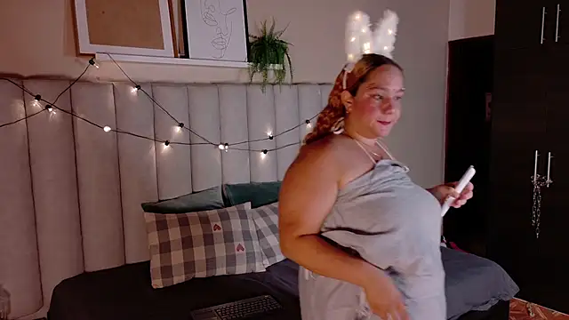 JenaCooper  online show from November 2025 01:30:02 AM