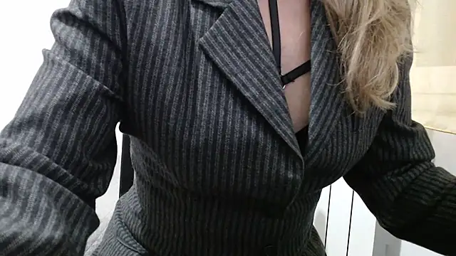 SerenaMilf online show from March 2026 08:56:01 PM