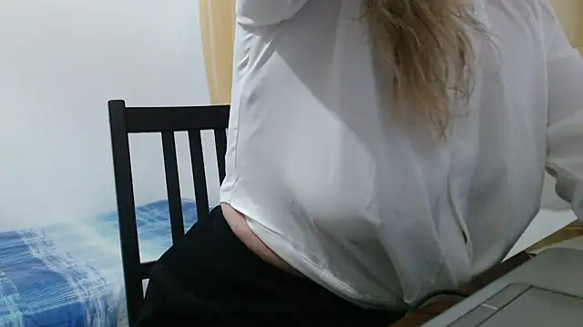 SerenaMilf online show from March 2026 08:37:01 PM