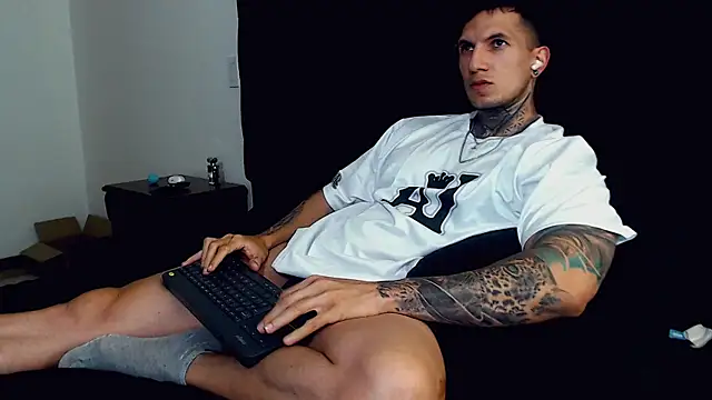 Snapshot of Shane_Clay chatting on September 2025 09:18:01 PM Shane Clay online show from September 2025 09:18:01 PM