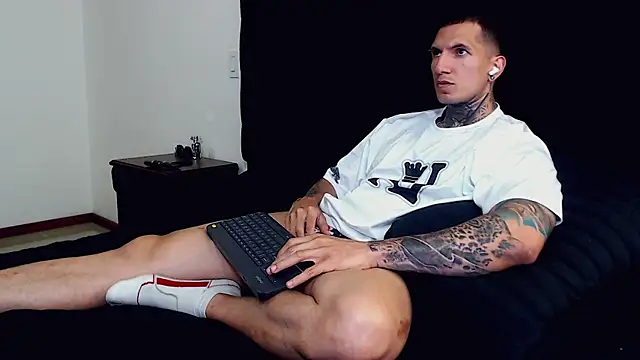 Snapshot of Shane_Clay chatting on October 2025 09:23:01 PM Shane Clay online show from October 2025 09:23:01 PM