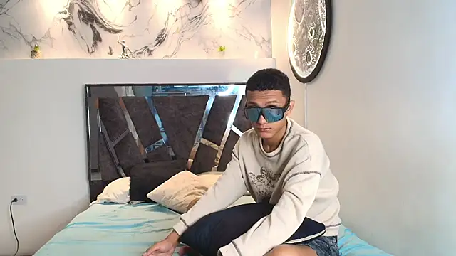 TWINKS FRIENDS online show from November 2025 07:41:02 AM