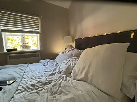 FrancescaXO online show from October 2025 12:05:02 PM