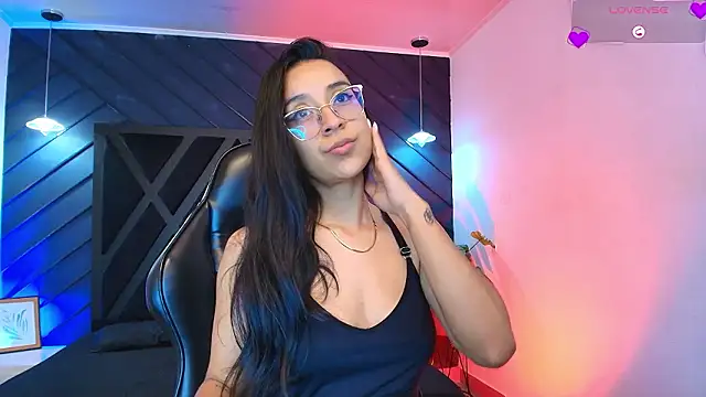 zoe martins  online show from February 2026 05:22:02 PM