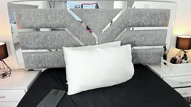 Karla-Lin online show from November 2025 12:17:01 PM