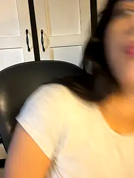 Snapshot of chicachocolate01 chatting on November 2025 06:31:01 PM chicachocolate01 online show from November 2025 06:31:01 PM