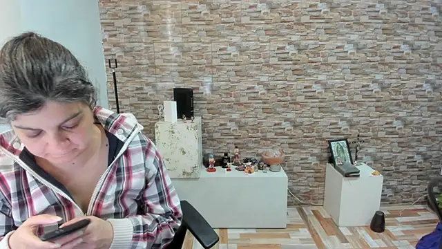 queemking online show from March 2026 05:08:01 PM