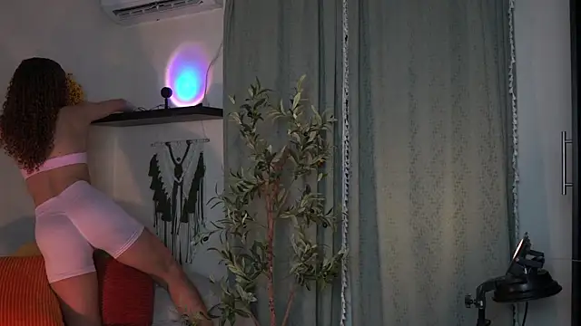 Snapshot of isabella-garcia- chatting on November 2025 08:07:01 PM isabella-garcia- online show from November 2025 08:07:01 PM