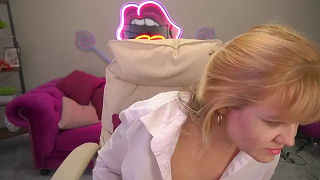 BellaLaPetit online show from March 2026 03:34:01 AM