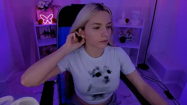 AuroraWrenfield online show from September 2025 04:40:01 PM