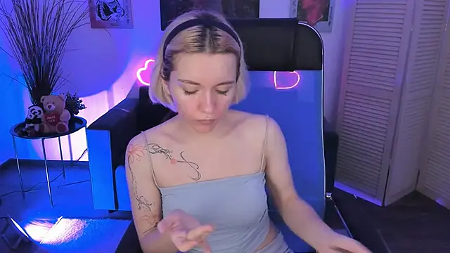 AuroraWrenfield online show from December 2025 04:17:02 AM