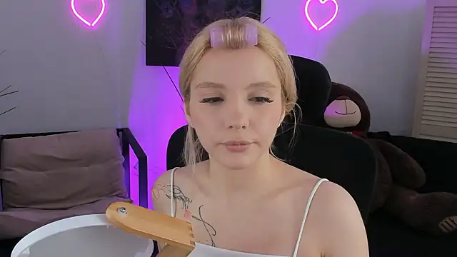 AuroraWrenfield online show from March 2026 05:08:02 AM