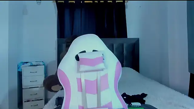 Snapshot of ISA_BELLA_VZL chatting on December 2025 04:05:01 PM ISA BELLA VZL online show from December 2025 04:05:01 PM