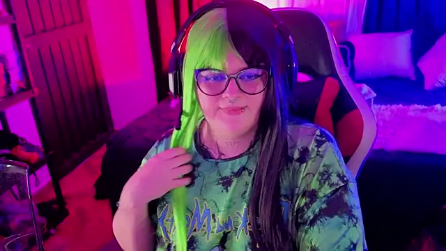 Snapshot of Mariana_velezz chatting on April 2026 06:25:01 AM Mariana velezz online show from April 2026 06:25:01 AM