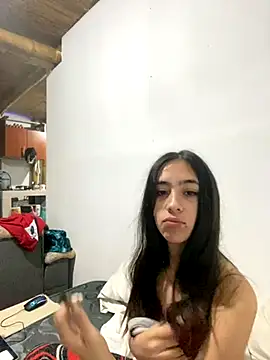 Snapshot of juliie_star chatting on November 2025 05:40:01 AM juliie star online show from November 2025 05:40:01 AM