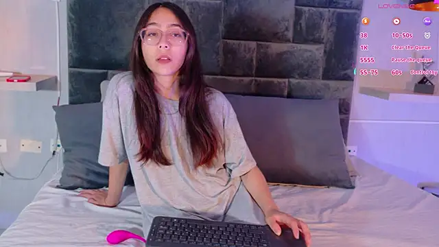 juliie star online show from May 2026 11:47:01 PM