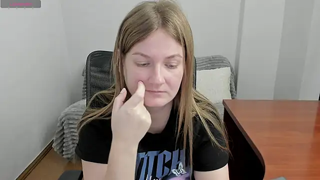 Snapshot of Alisha_Skyes chatting on December 2025 05:42:02 PM Alisha Skyes online show from December 2025 05:42:02 PM