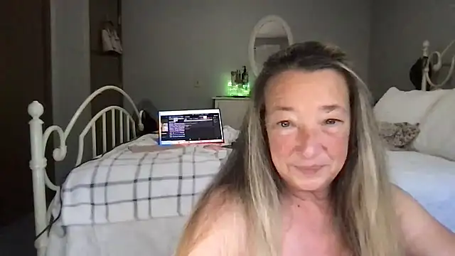 Snapshot of milf-Lacey chatting on October 2025 04:19:01 PM milf-Lacey online show from October 2025 04:19:01 PM