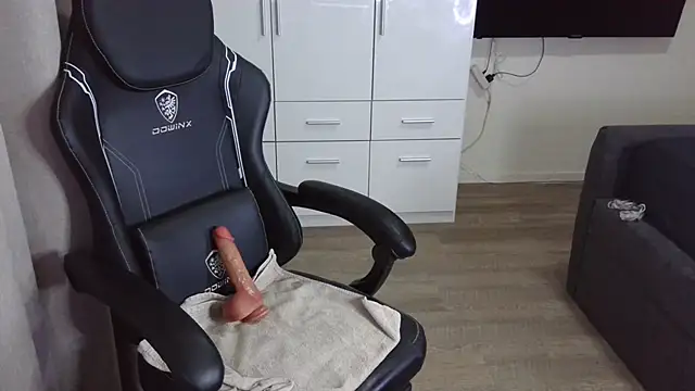 Snapshot of Milo9210 chatting on October 2025 10:18:02 PM Milo9210 online show from October 2025 10:18:02 PM