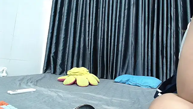 Snapshot of Grass_99 chatting on November 2025 01:38:01 AM Grass 99 online show from November 2025 01:38:01 AM