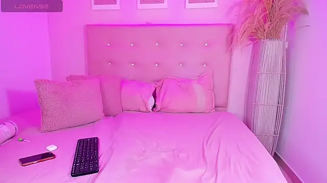 ANNIE DOLCE  online show from February 2026 01:57:01 AM