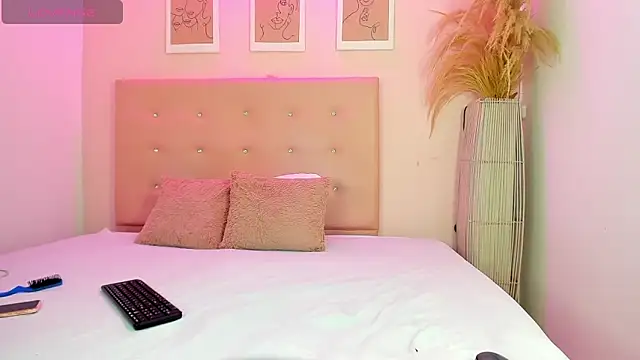 ANNIE DOLCE  online show from May 2026 10:03:01 PM